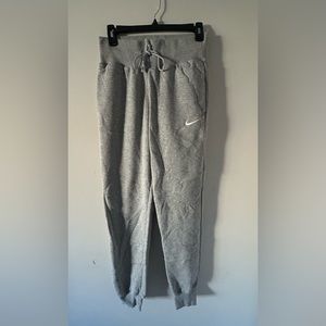 Nike Sportswear Women's Phoenix Fleece High-Waisted Oversized Sweatpants